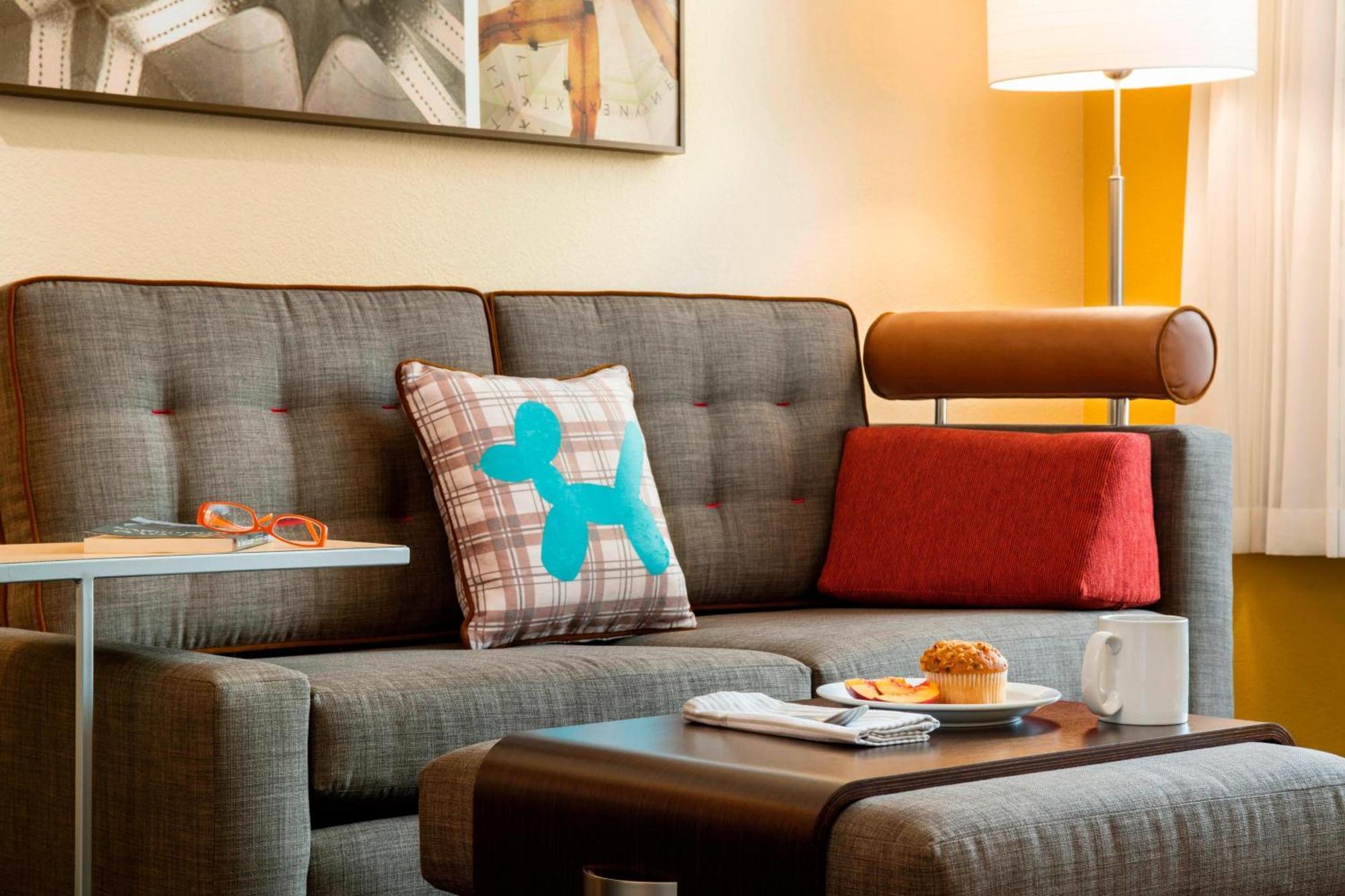 Towneplace Suites By Marriott Red Deer Esterno foto