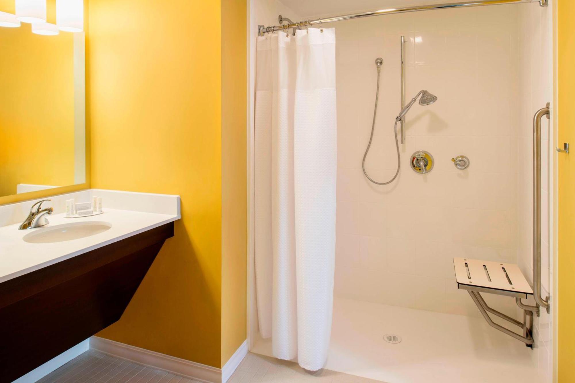 Towneplace Suites By Marriott Red Deer Esterno foto