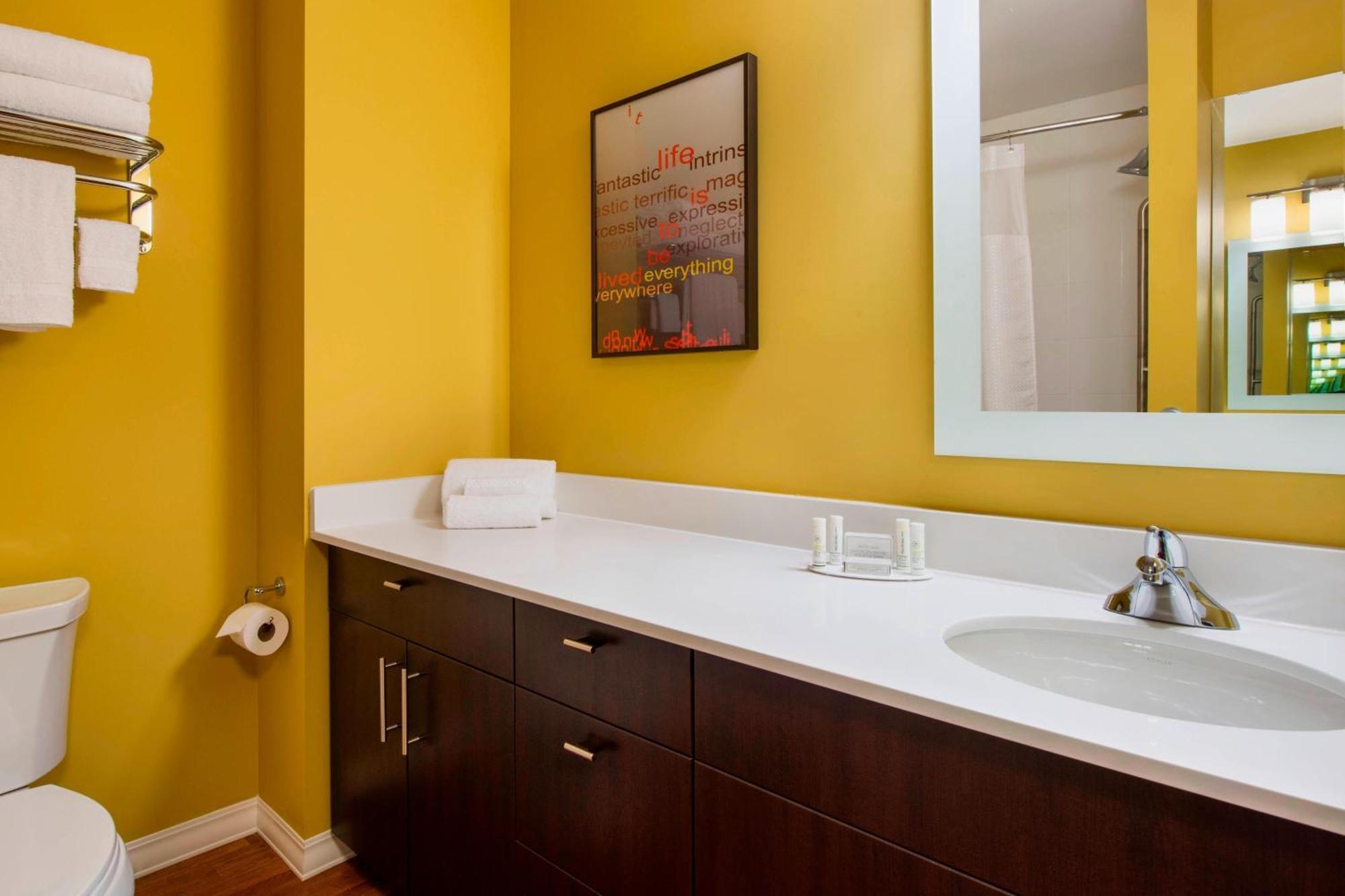 Towneplace Suites By Marriott Red Deer Esterno foto