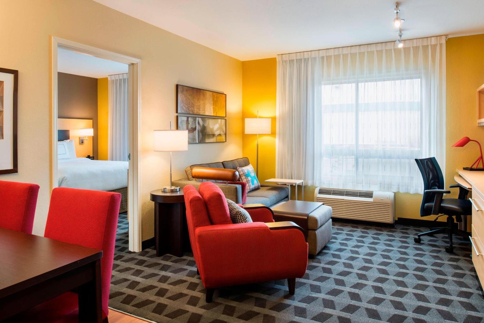 Towneplace Suites By Marriott Red Deer Esterno foto